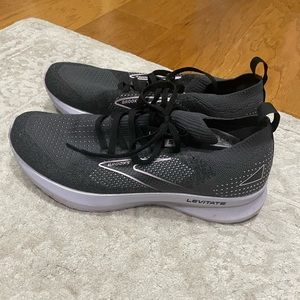 Size 8-  Brooks Levitate StealthFit 5 Black/Purple